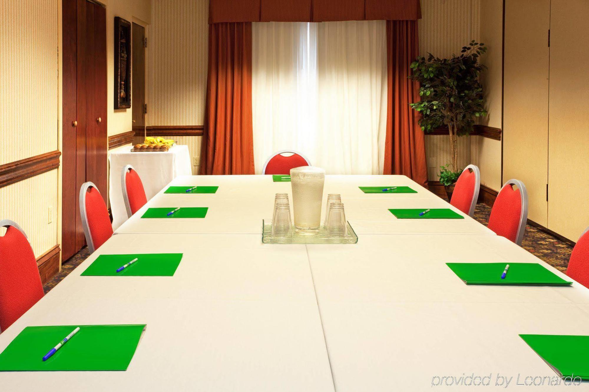 Holiday Inn Express Hotel & Suites Scott-Lafayette West By Ihg Бизнес фото